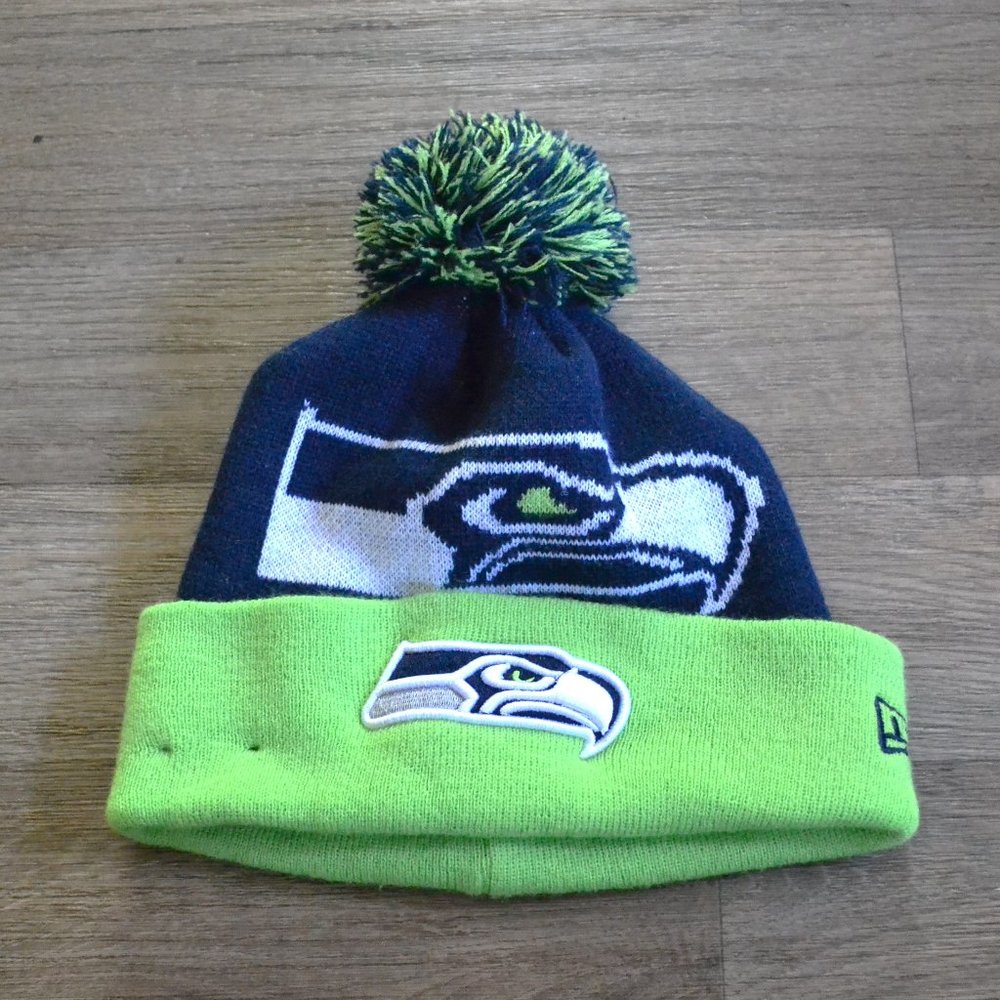NWOT Seattle Seahawks Football NFL Pom Pom Beanie